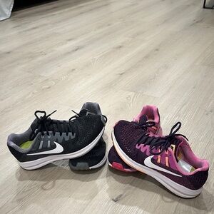 Nike Women's Black and Pink Athletic Shoes